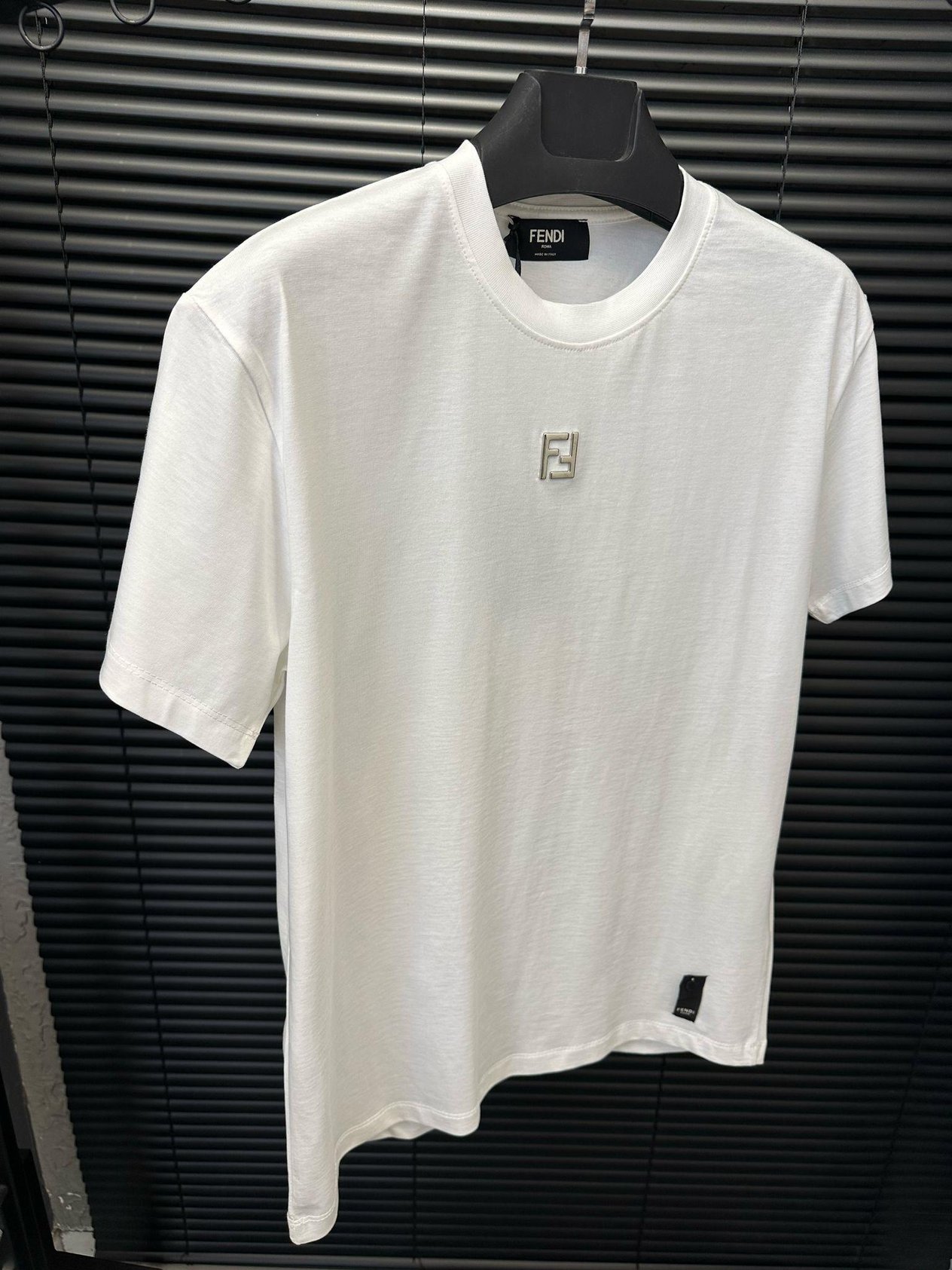 Bisiklet YakaMetal Logolu Basic T-Shirt