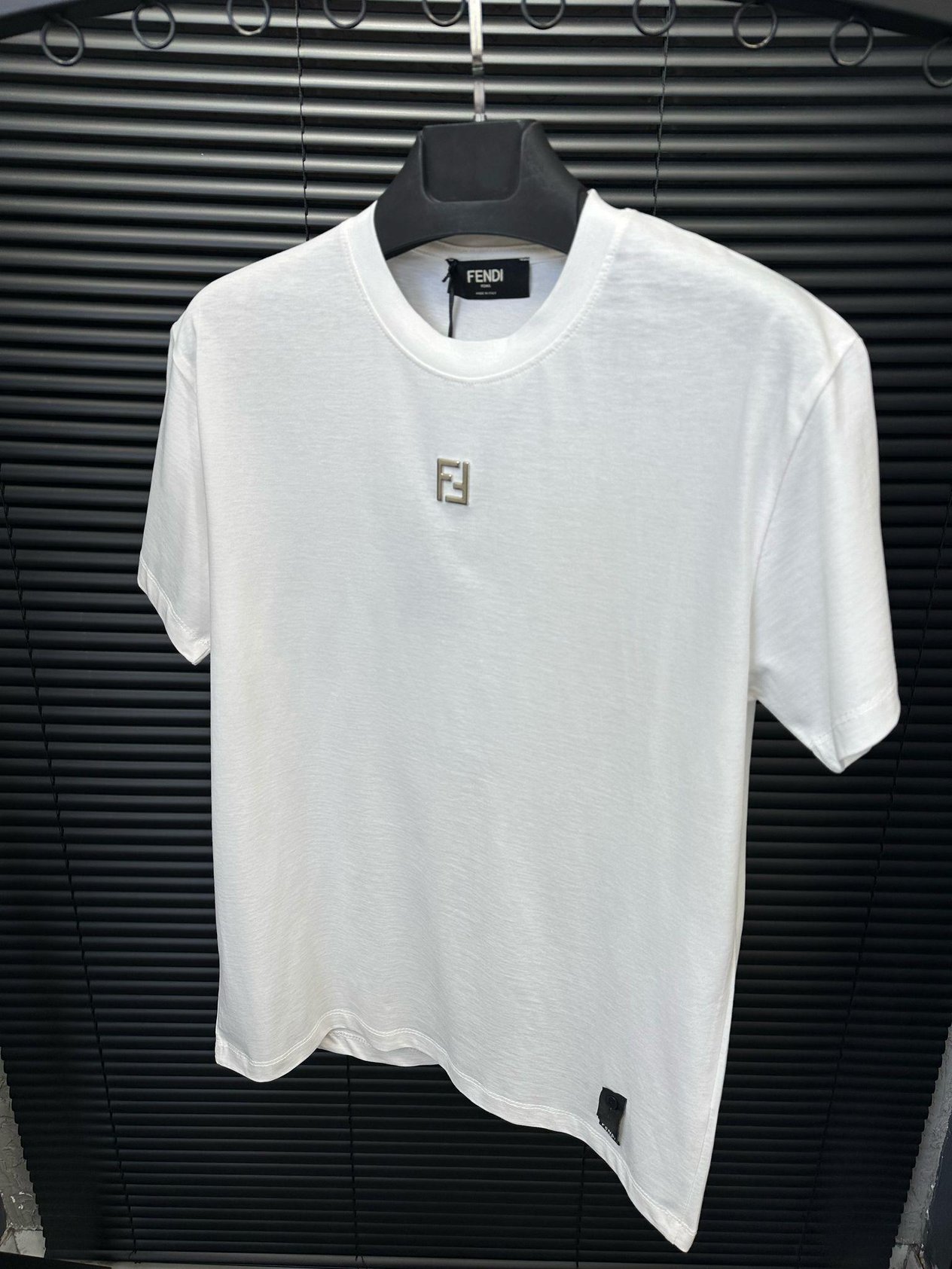 Bisiklet YakaMetal Logolu Basic T-Shirt