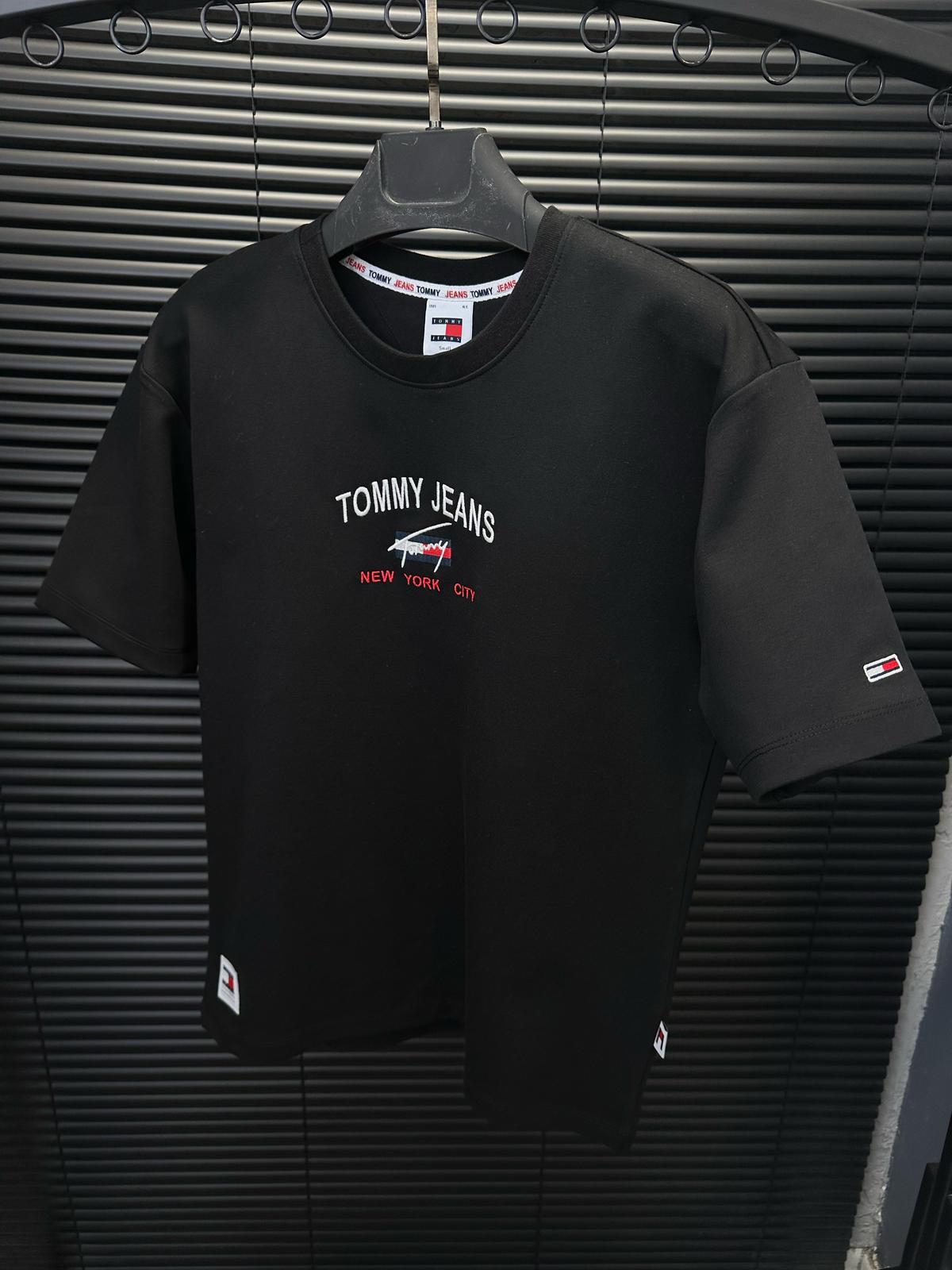 Bisiklet YakaNakış Marka Yazılı T-Shirt