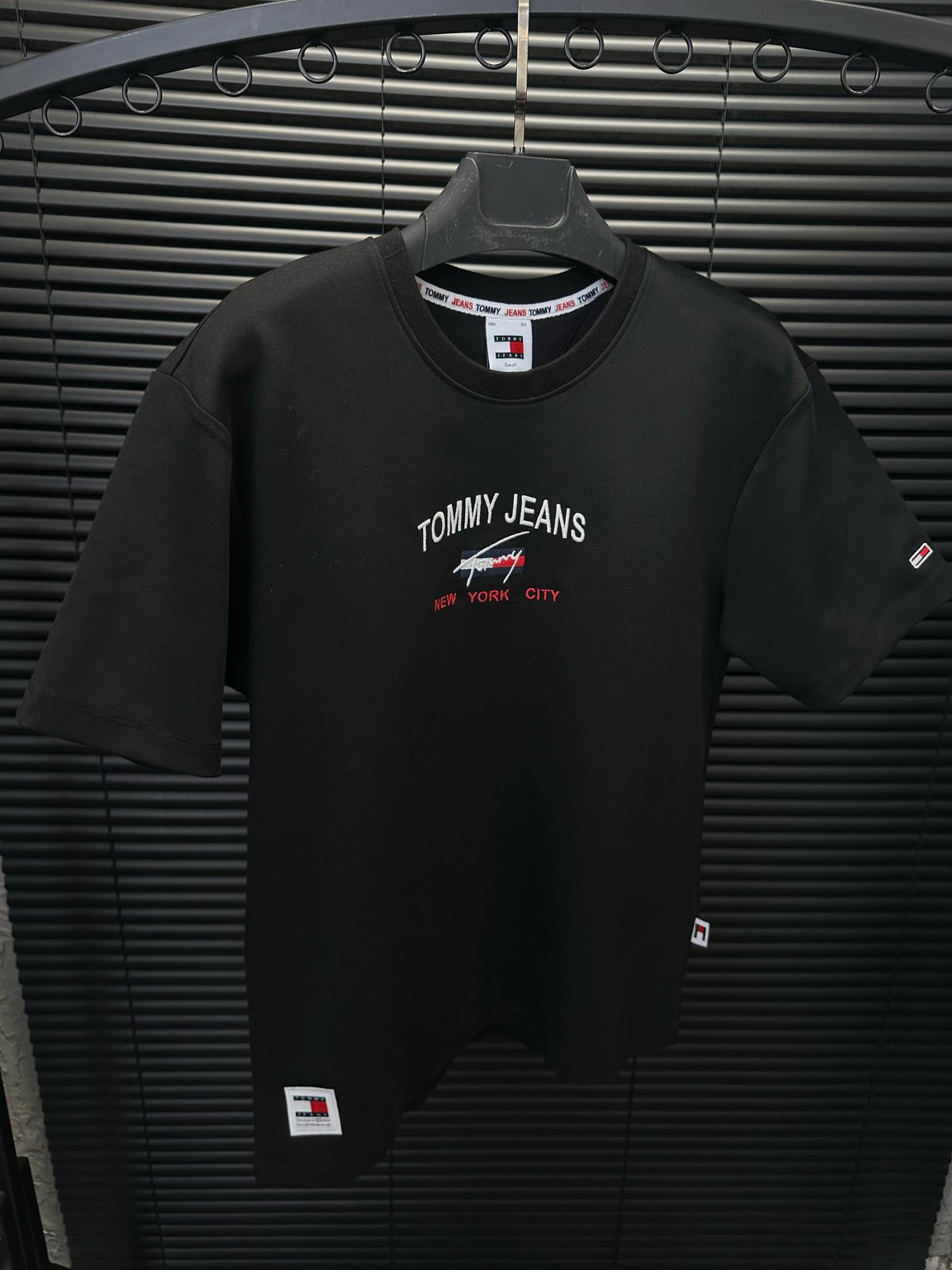 Bisiklet YakaNakış Marka Yazılı T-Shirt