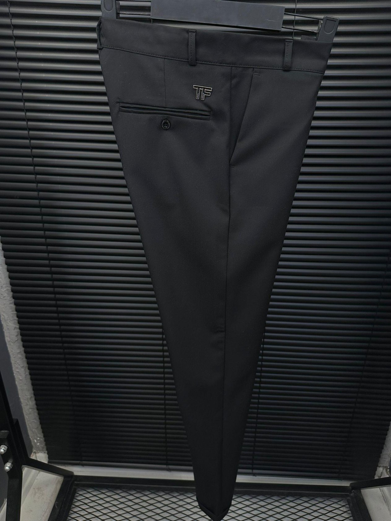 Metal Logolu Paça Kıvırmalı Jogger
