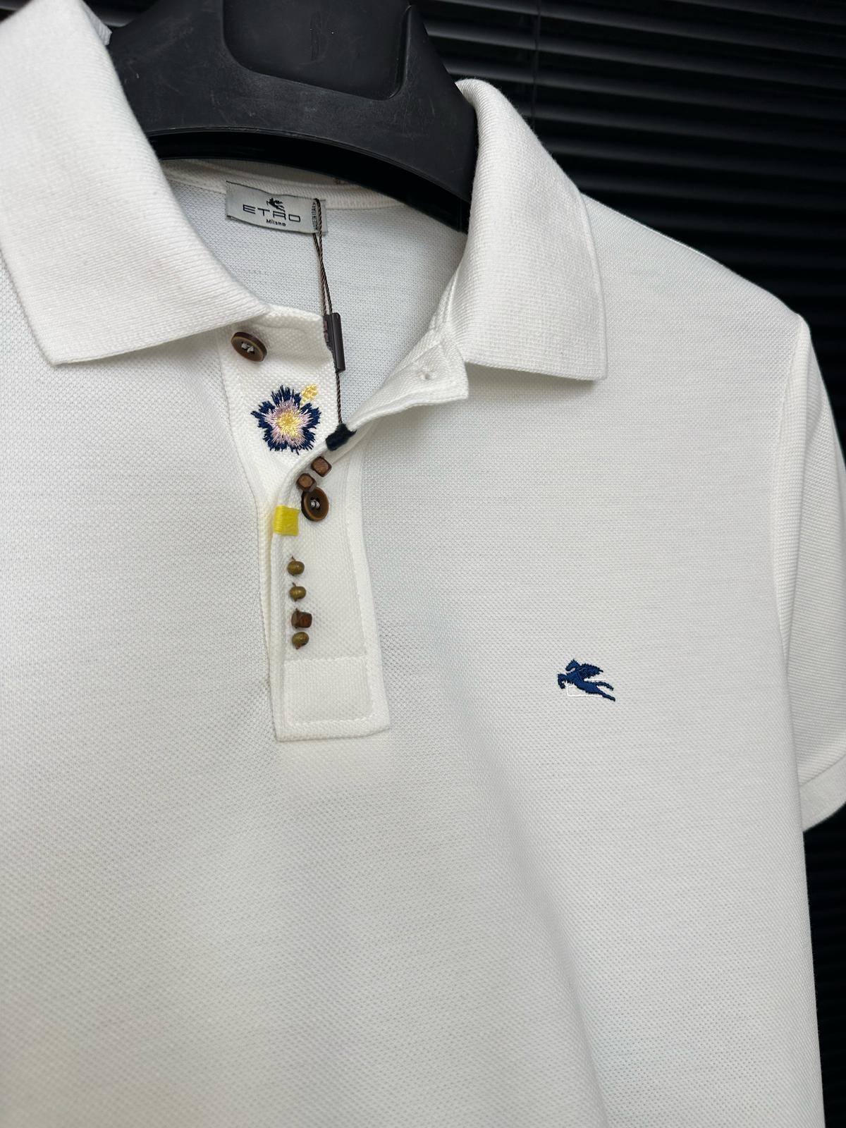 Pamuk KumaşNakış Armalı Boncuk Detaylı Yakalı T-Shirt