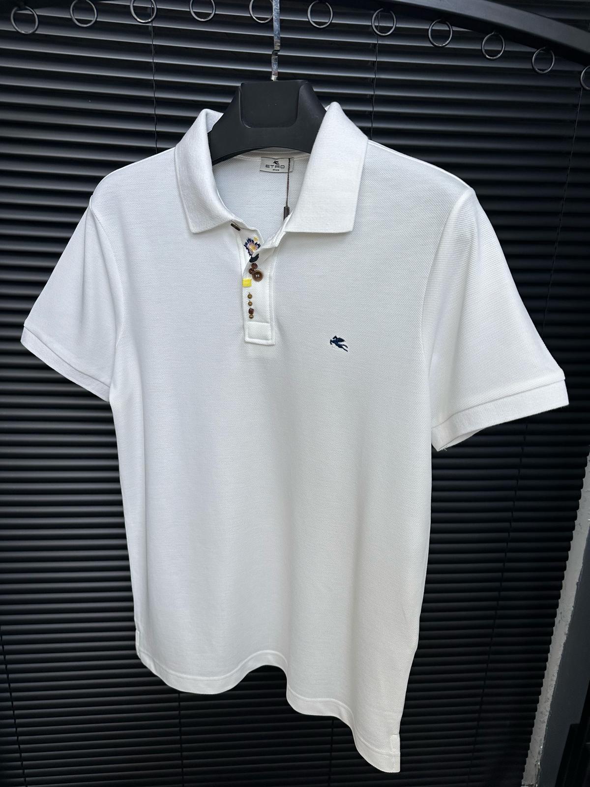 Pamuk KumaşNakış Armalı Boncuk Detaylı Yakalı T-Shirt
