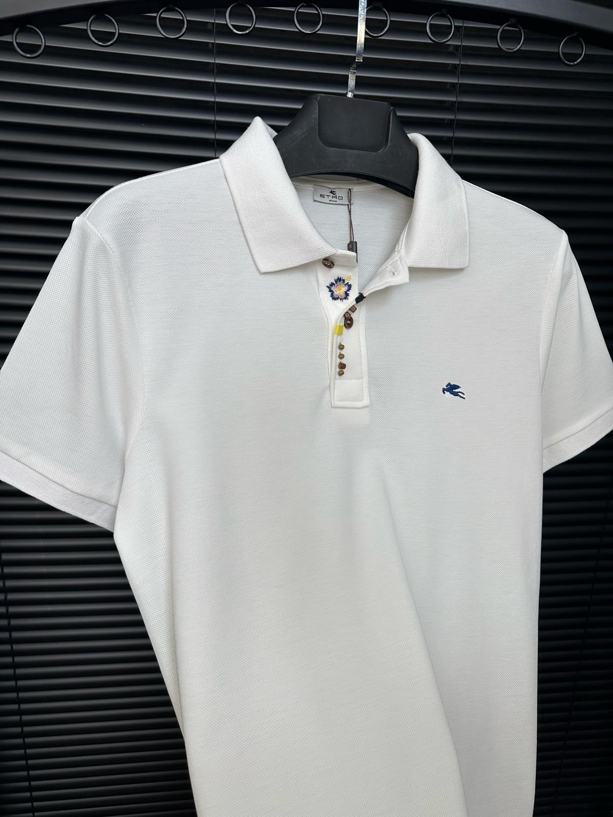 Pamuk KumaşNakış Armalı Boncuk Detaylı Yakalı T-Shirt