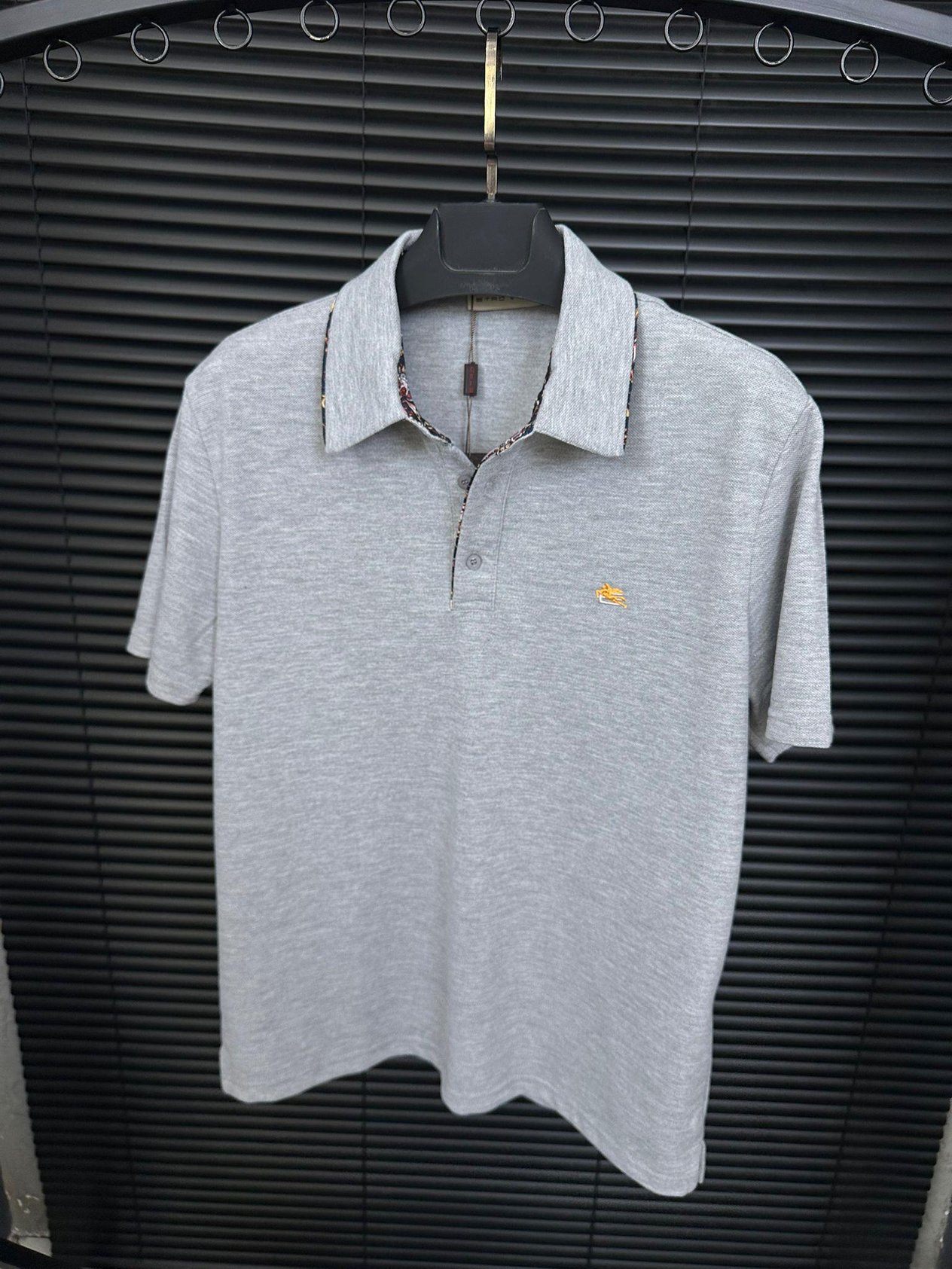 Pamuk KumaşNakış Logolu Pamuk Kumaş Yakalı T-Shirt