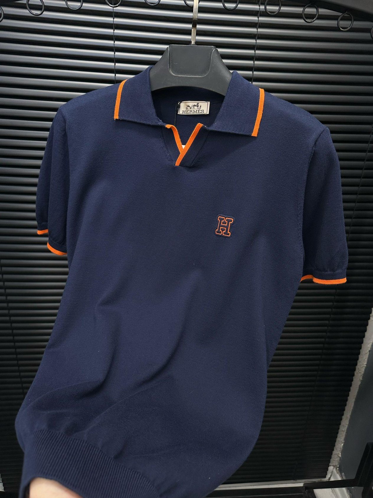 Triko KumaşNakış Marka Logo Baskılı Triko Yakalı T-Shirt - Beyaz