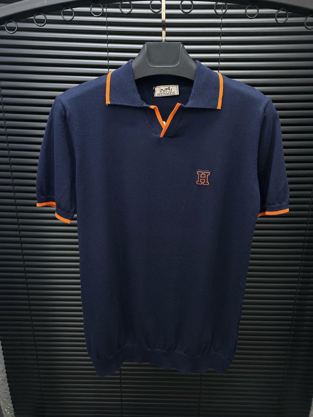 Triko KumaşNakış Marka Logo Baskılı Triko Yakalı T-Shirt - Beyaz