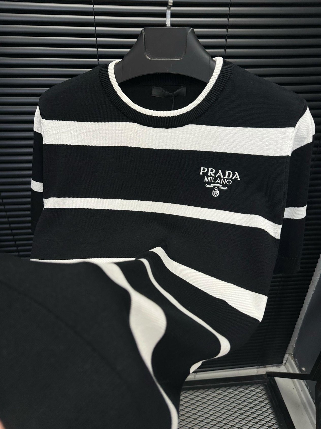 TrikoNakış Logo Yazılı Triko T-Shirt