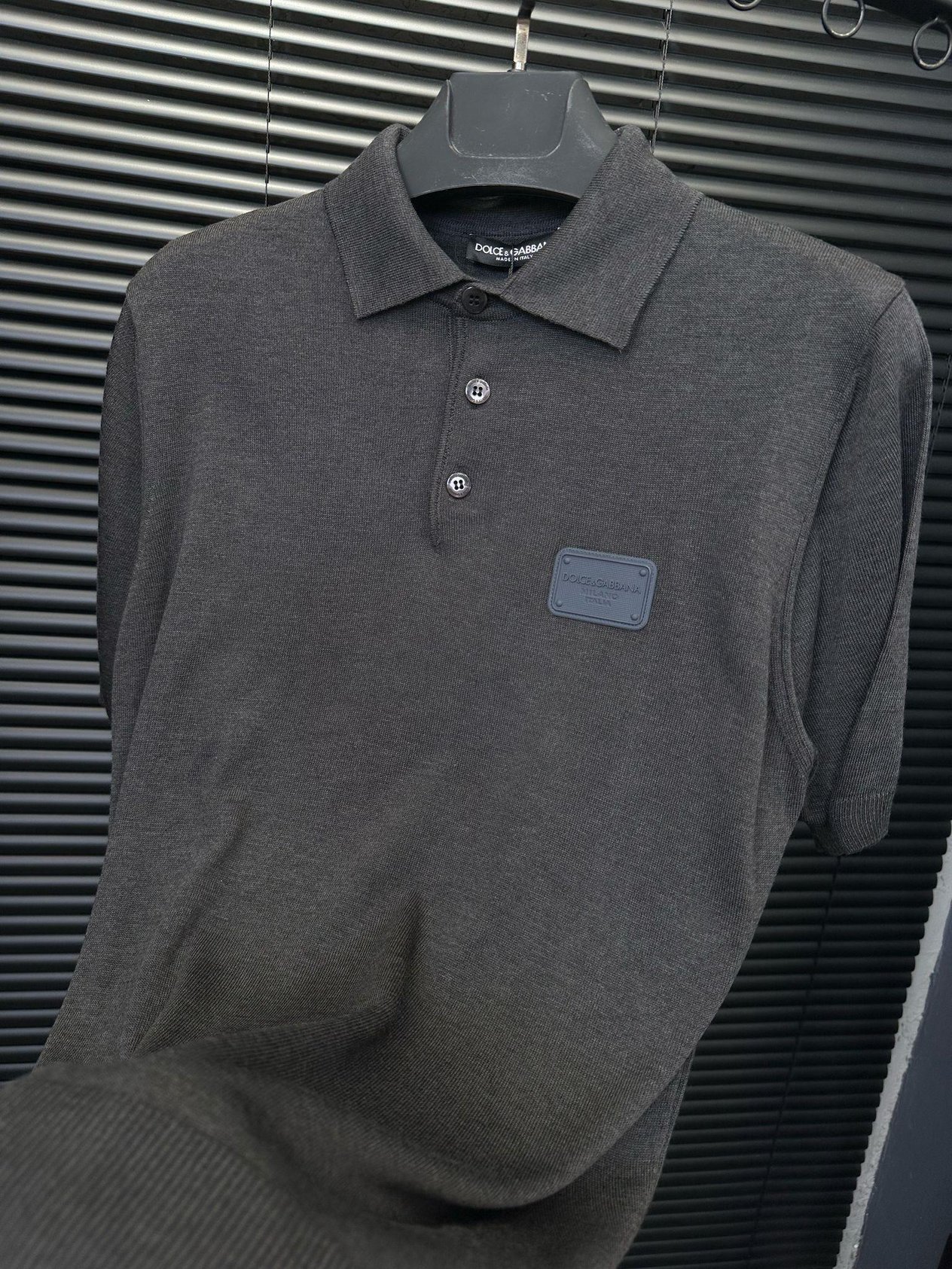 TrikoSilikon Kabartma Logolu Triko Yakalı T-Shirt
