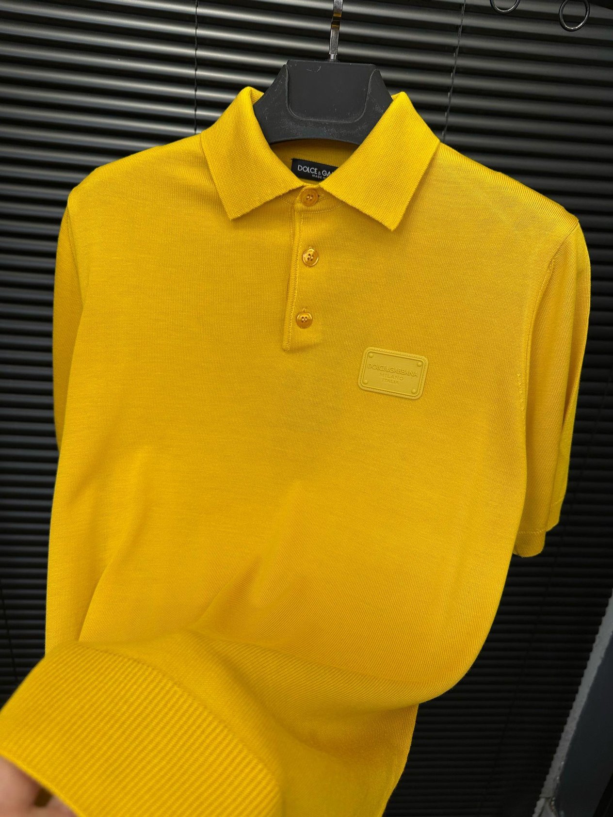 TrikoSilikon Kabartma Logolu Triko Yakalı T-Shirt