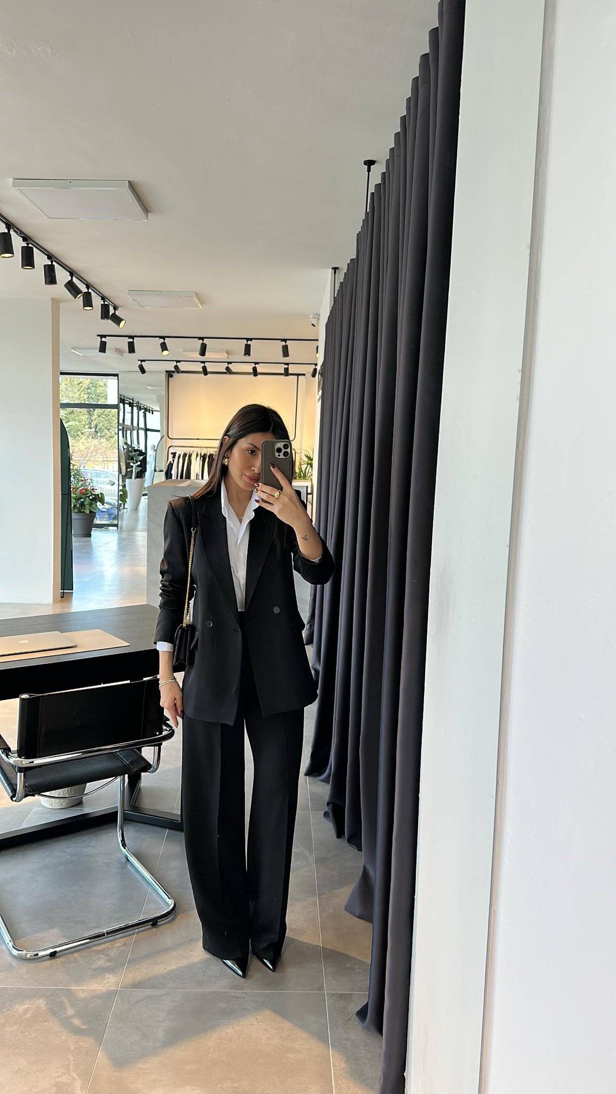 Siyah Ceketli Takım