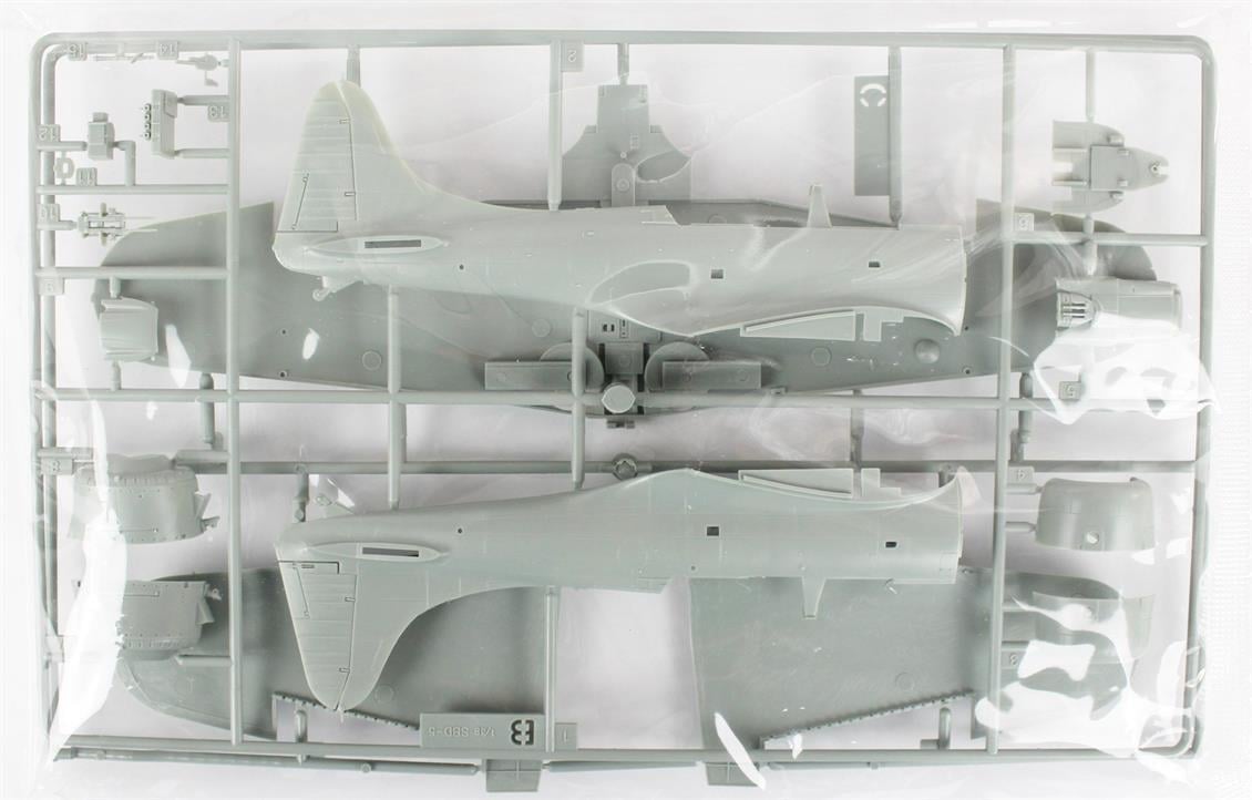 Academy 12329 1/48 USN SBD-5 (​​Battle of the Philippine Sea) Savaş Uçağı Demonte Plastik Maketi