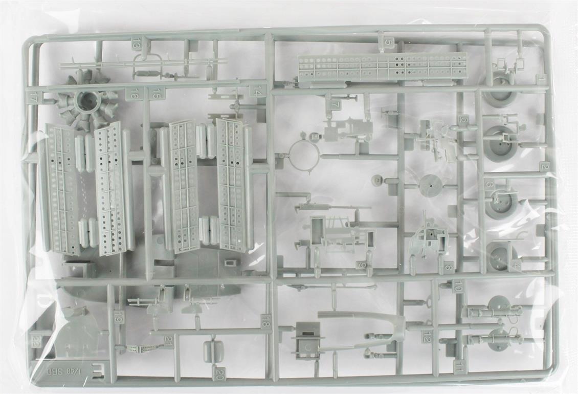 Academy 12329 1/48 USN SBD-5 (​​Battle of the Philippine Sea) Savaş Uçağı Demonte Plastik Maketi