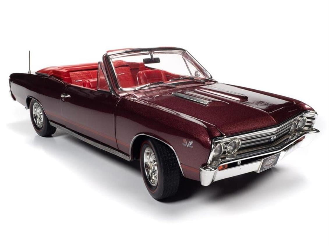 AutoWorld AMM1244 1/18 1967 Chevy Chevelle SS 396 Convertible (MCACN), Madiera Maroon, Sergilemeye Hazır Metal Araba Maketi