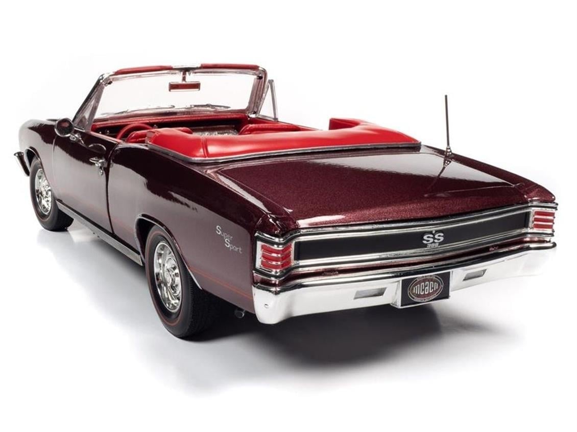 AutoWorld AMM1244 1/18 1967 Chevy Chevelle SS 396 Convertible (MCACN), Madiera Maroon, Sergilemeye Hazır Metal Araba Maketi