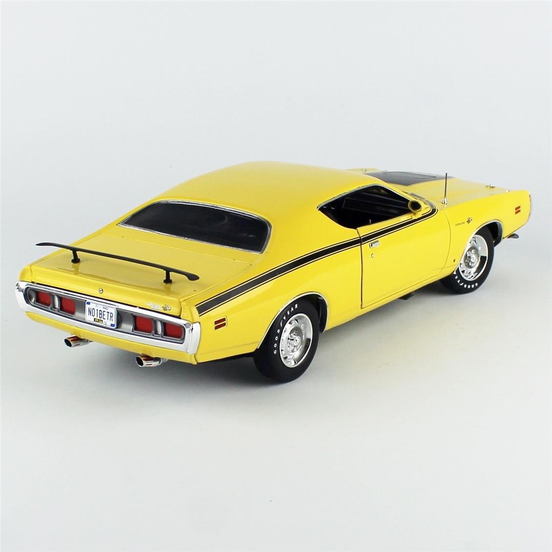 AutoWorld AMM1315 1/18/ Ölçek, 1971 Dodge Charger Super Bee, Sergilemeye Hazır Metal Araba Modeli