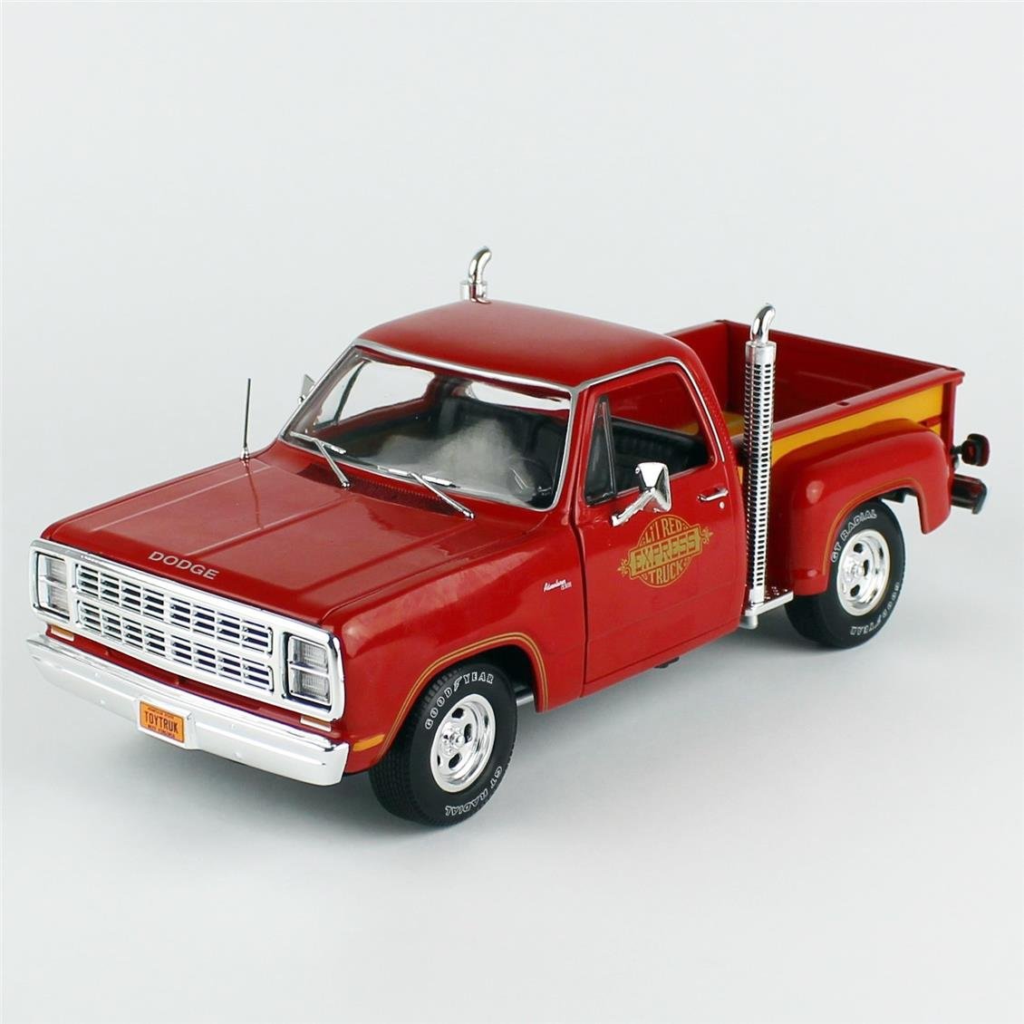 AutoWorld AW319 1/18 Ölçek, 1979 Dodge Ut-line Pickup, L'il Red Truck, Sergilemeye Hazır Metal Araba Modeli
