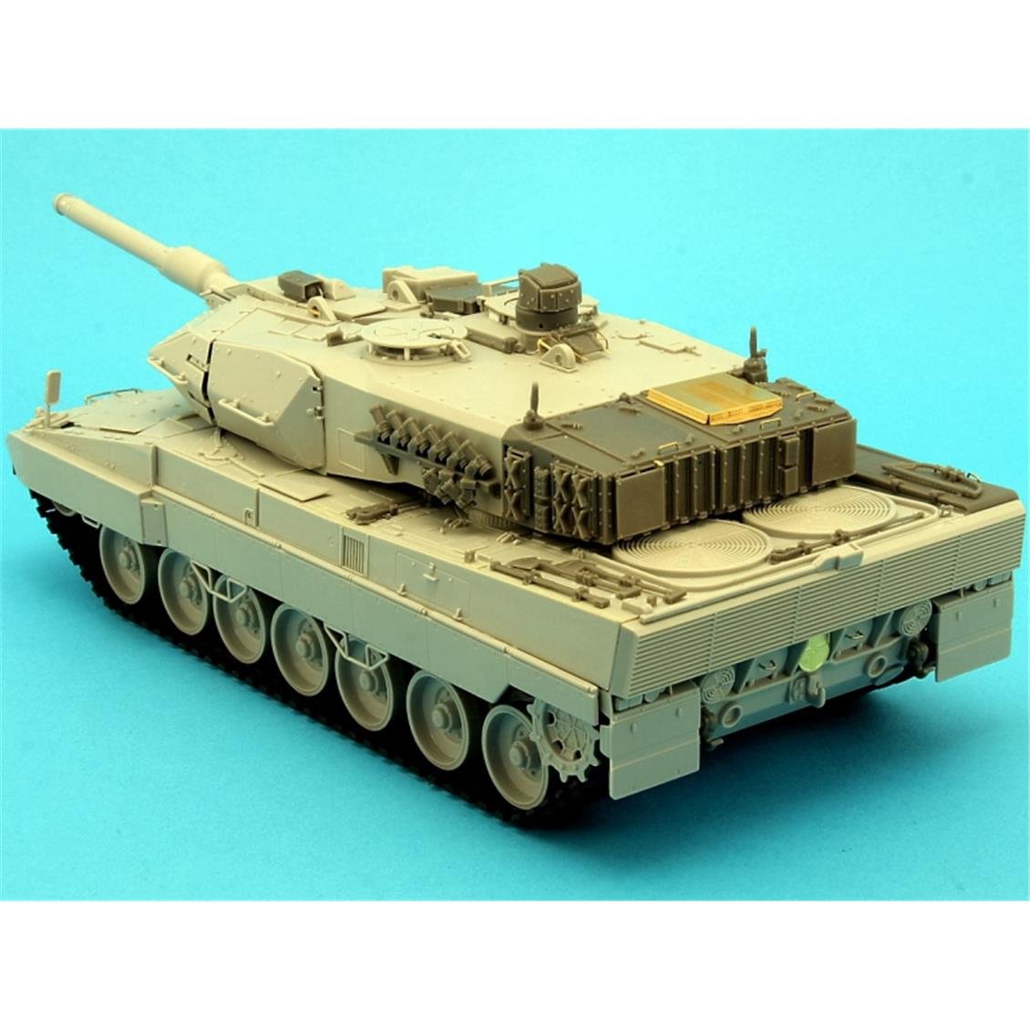 HobbyBoss 82405 1/35 Ölçek Danish Leopard 2A5DK Tank, Plastik Model Kiti