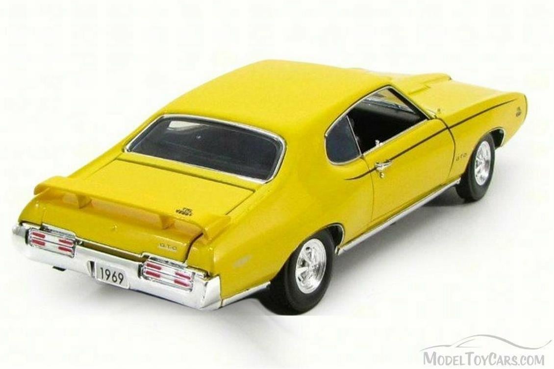 Motormax 73133 1/18 1969 Pontiac GTO Judge, Sarı, Sergilemeye Hazır Metal Araba Modeli