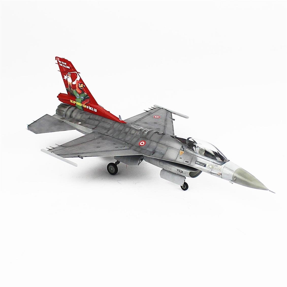 QD003 1/48 F-16 C Block 50 (Öncel Son Filonun 20. Yılı Anısına) Sergilemeye Hazır Plastik Uçak Maketi