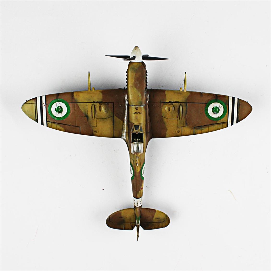 QD027 1/48 Spitfire Mk.V Sergilemeye Hazır Plastik Uçak Maketi