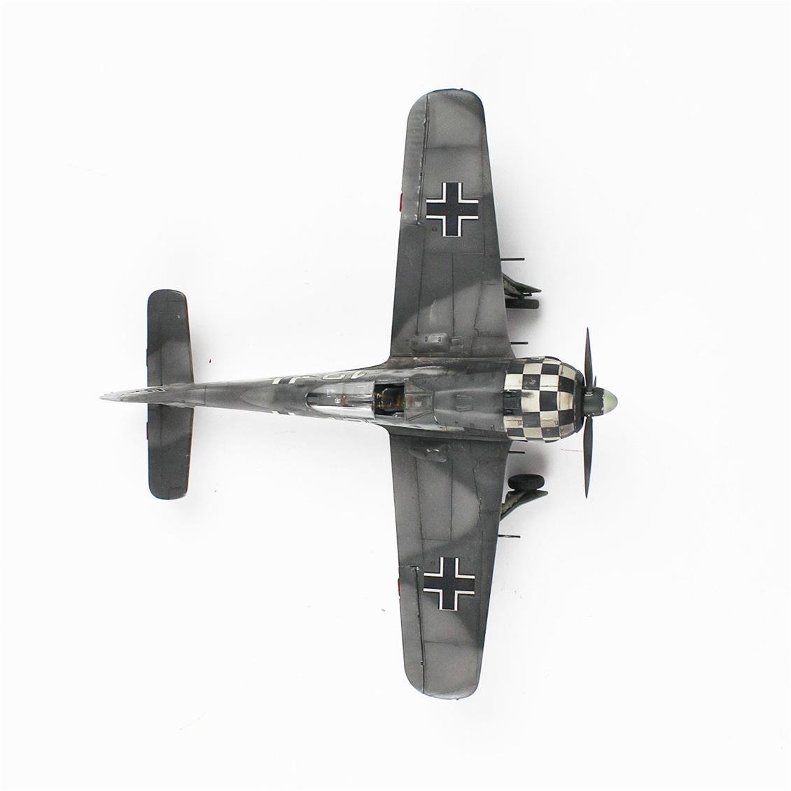 QD031 1/48 Focke-Wulf 190 F-8 Sergilemeye Hazır Plastik Uçak Maketi