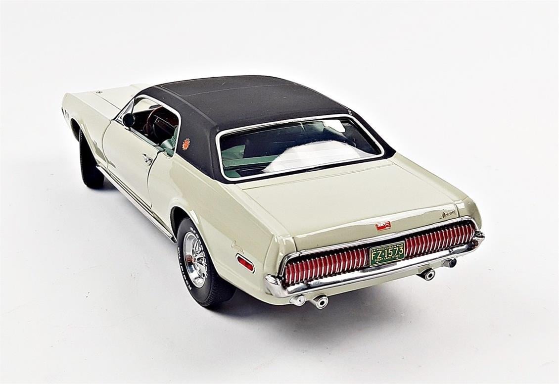 Sunstar 1573 1/18 1968 Mercury Cougar XR7G, Seafoam Green, Sergilemeye Hazır Metal Araba Modeli