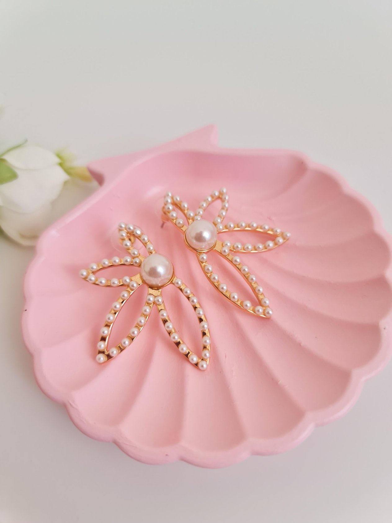 Lotus Çiçeği İncili Gold Küpe