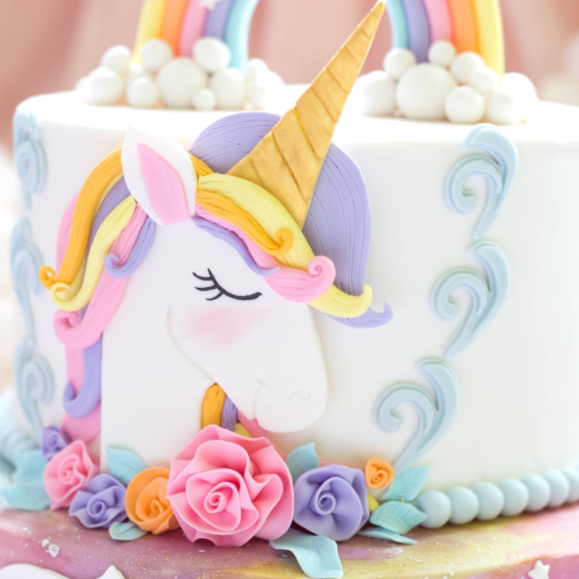 Unicorn Beyaz Şeker Hamurlu Doğum Günü Pastası
