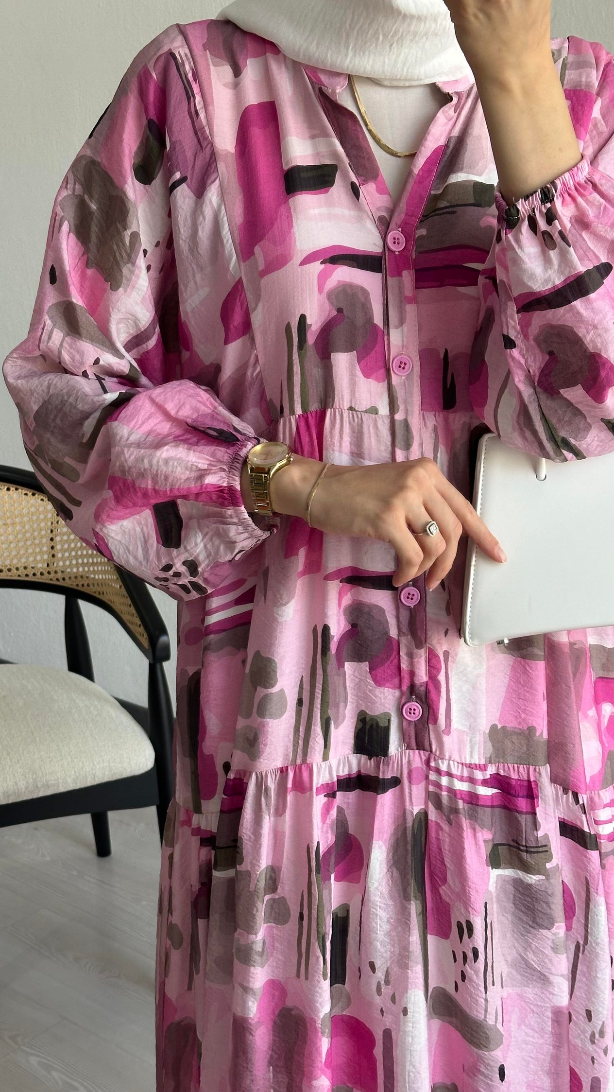 Lady Elbise Pembe