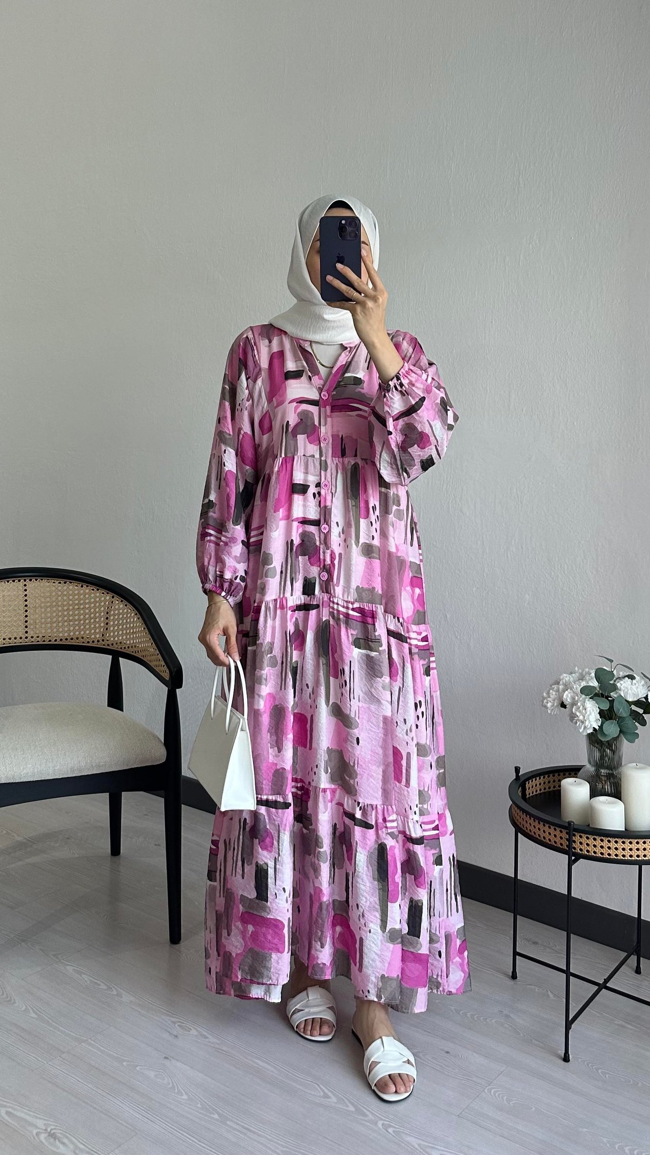 Lady Elbise Pembe