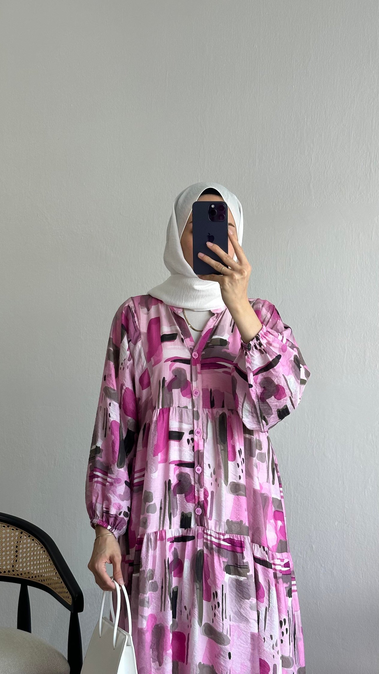 Lady Elbise Pembe