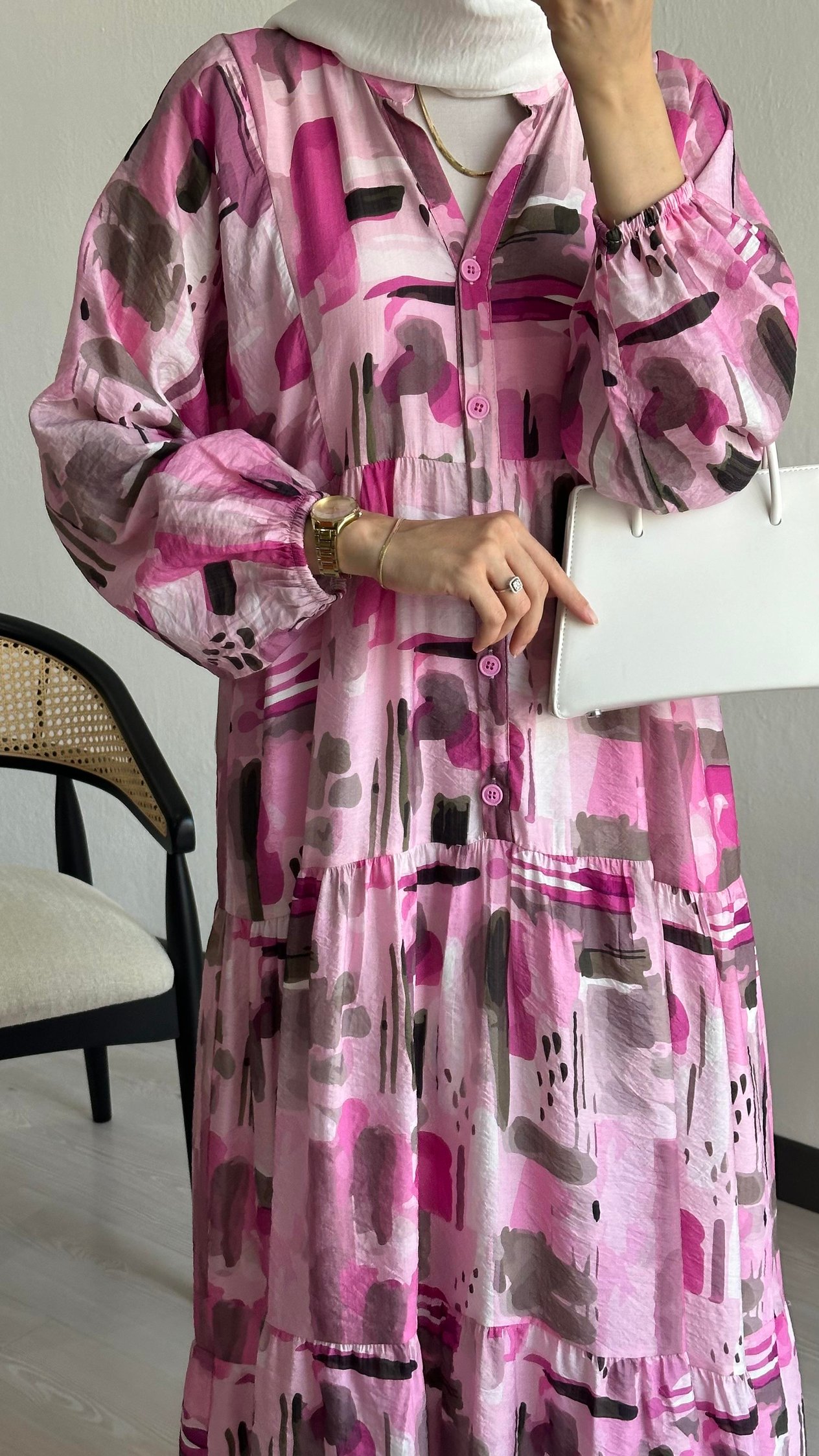 Lady Elbise Pembe