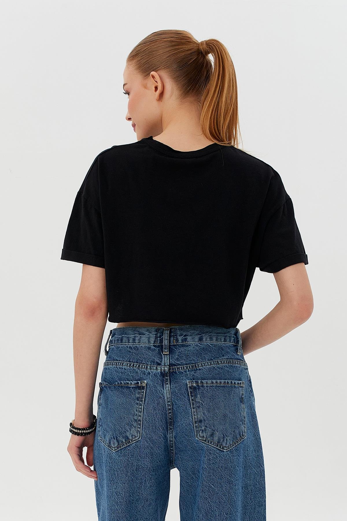 Kıvrık Kollu Basic Crop Tshirt