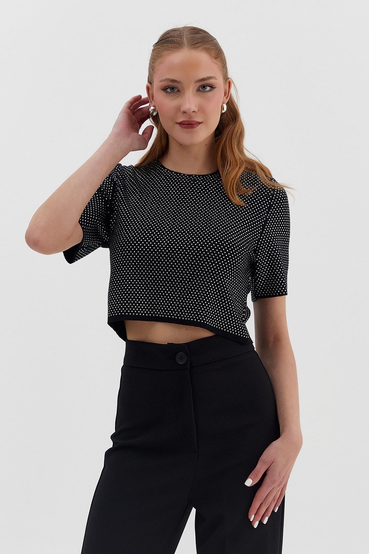Taşlı Kısa Kollu Crop Triko Bluz