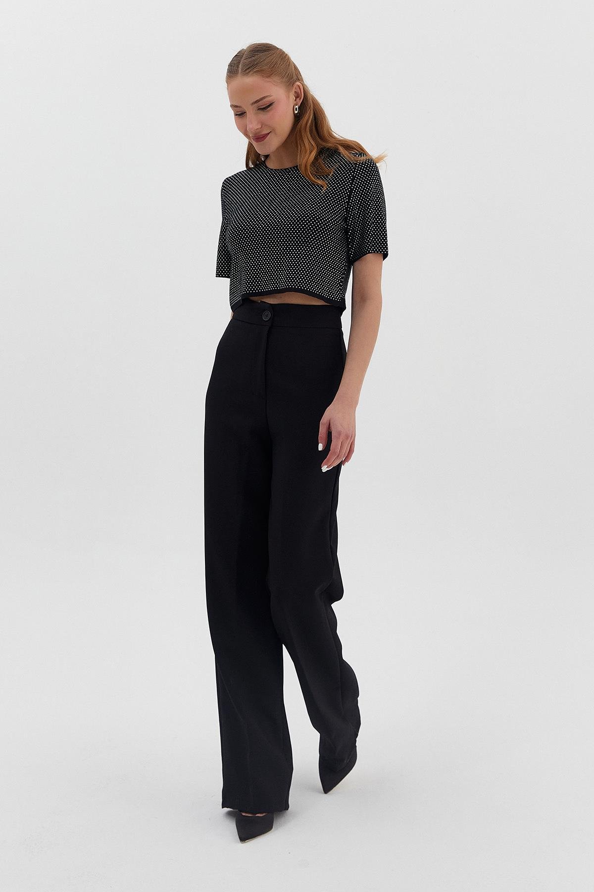 Taşlı Kısa Kollu Crop Triko Bluz