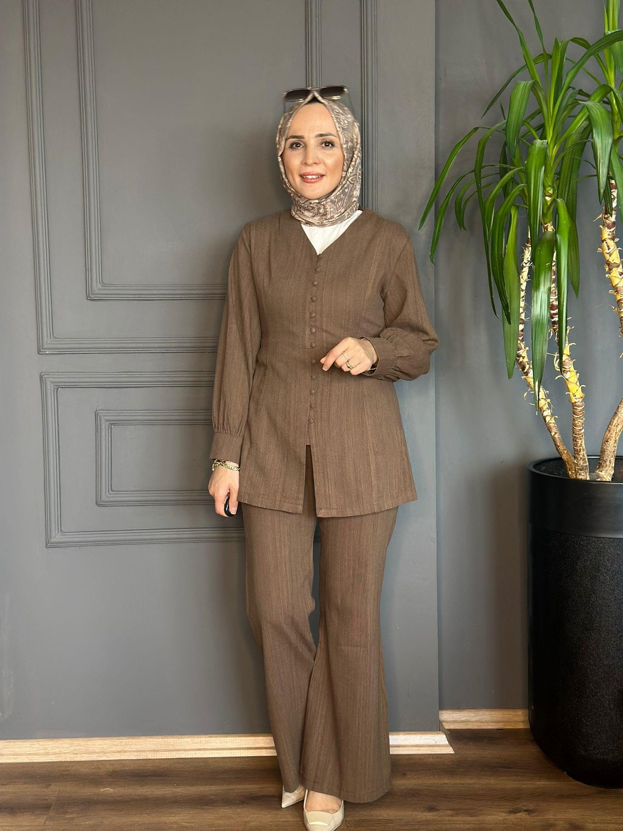 22725 DÜĞME DETAY KETEN TAKIM KAHVE 