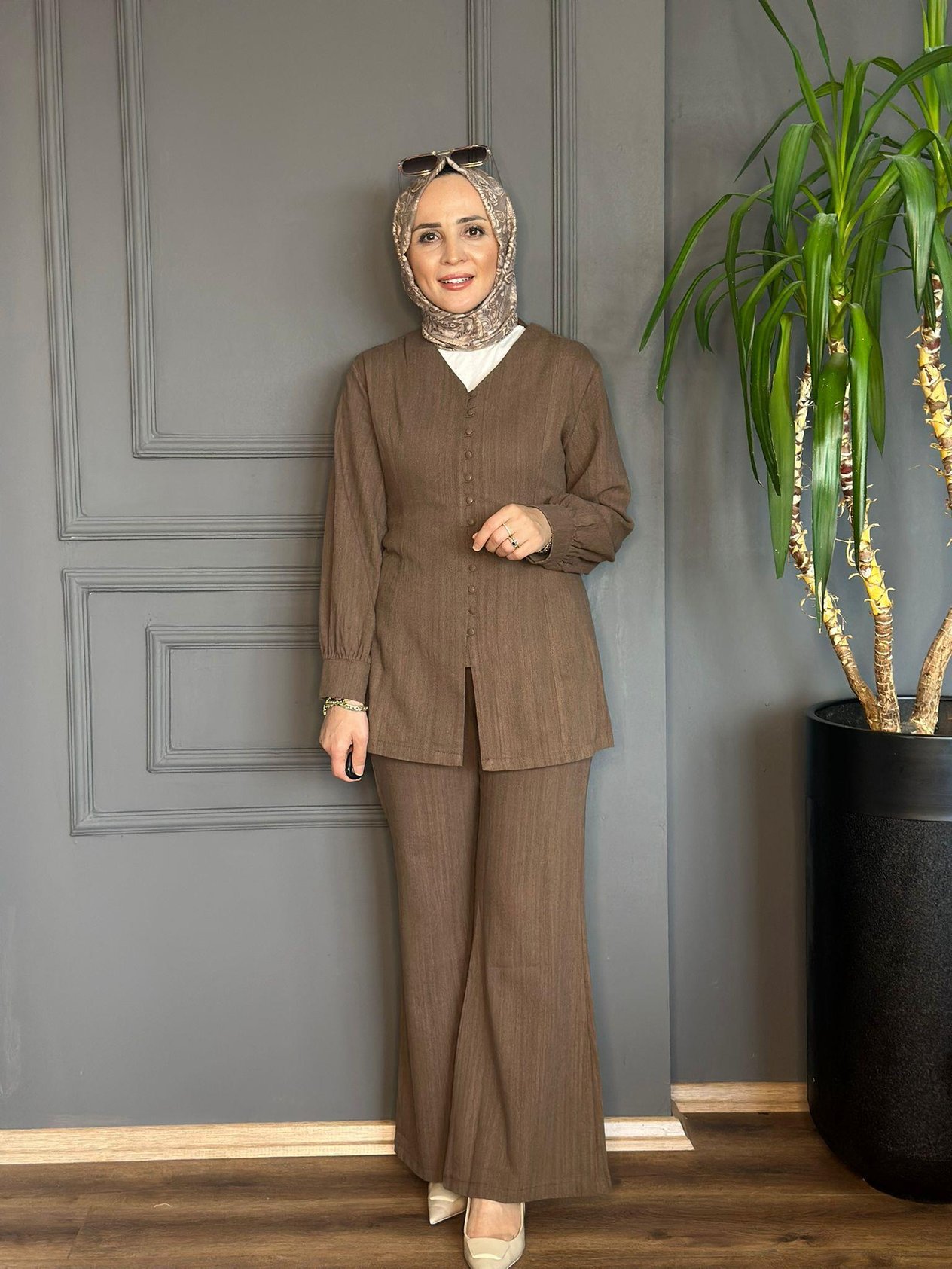 22725 DÜĞME DETAY KETEN TAKIM KAHVE 