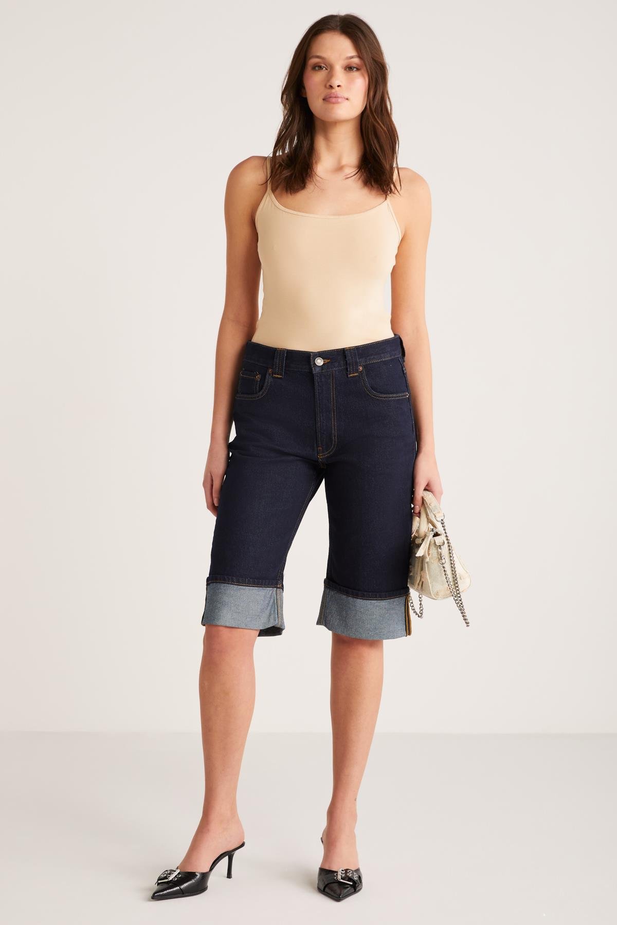 KHLOE Kadın Slim Fit Dar Kesim Pamuklu İnce Askılı Kare Yaka Sıfır Kol Basic Bej Atlet