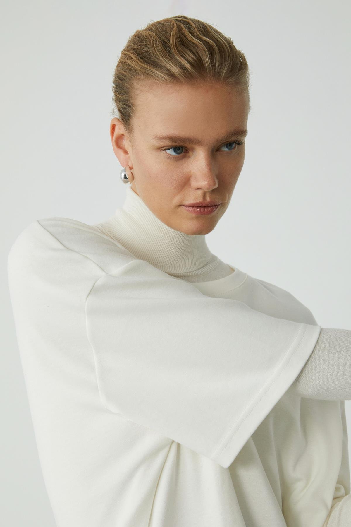 VIVIAN Kadın %100 Organik Pamuklu Oversize Fit Bisiklet Yaka Basic Krem Büyük Beden T-shirt