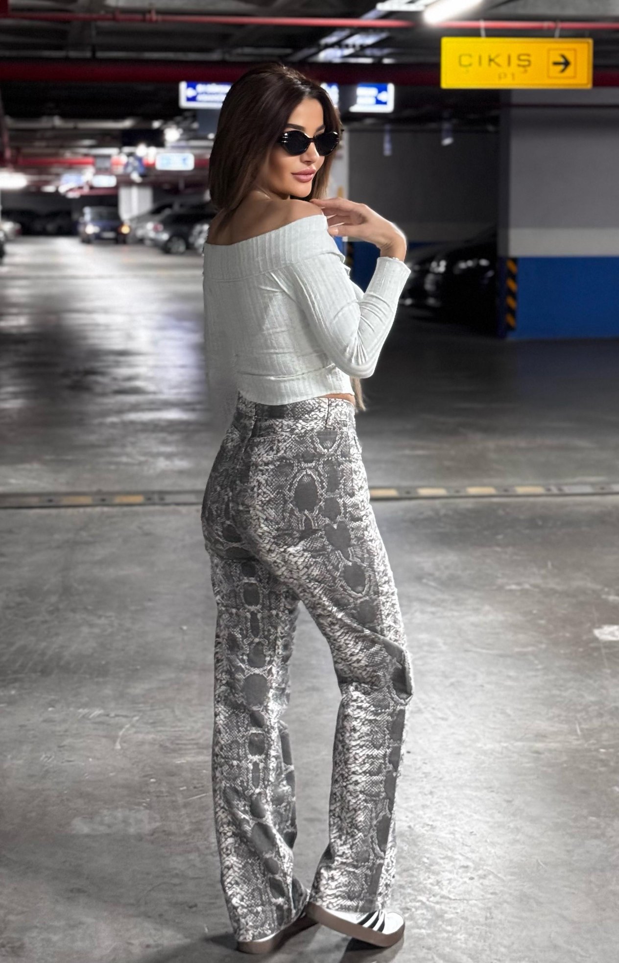  Gri Yılan Desenli Straight Jean