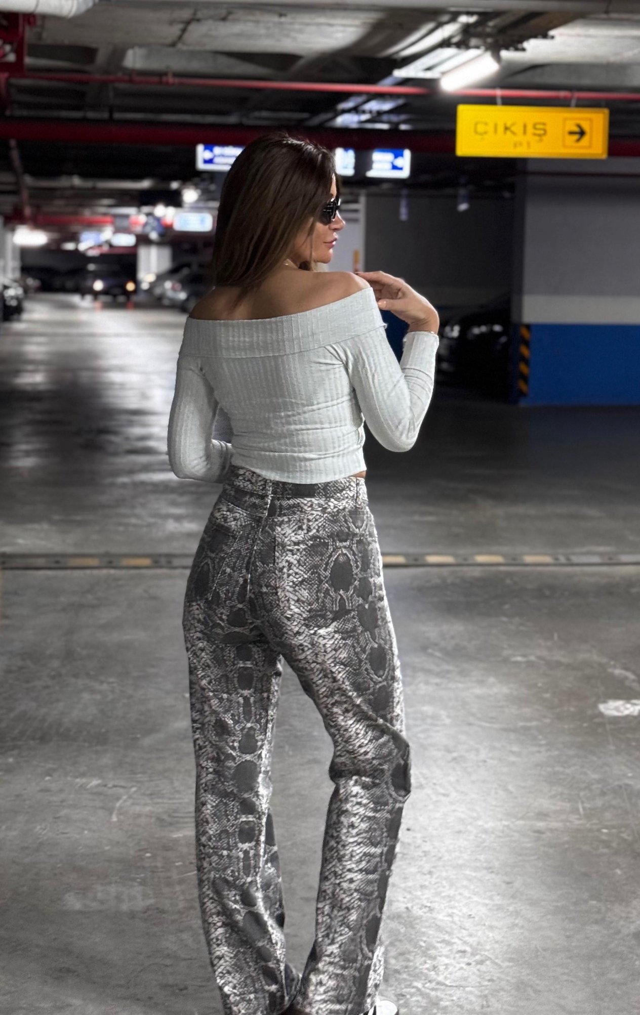  Gri Yılan Desenli Straight Jean