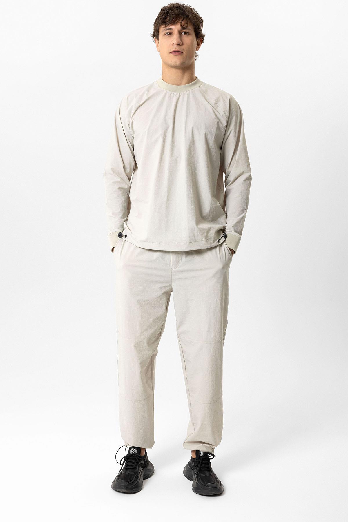 Bej Regular Fit Bisiklet Yaka Paraşüt Kumaş Sweatshirt