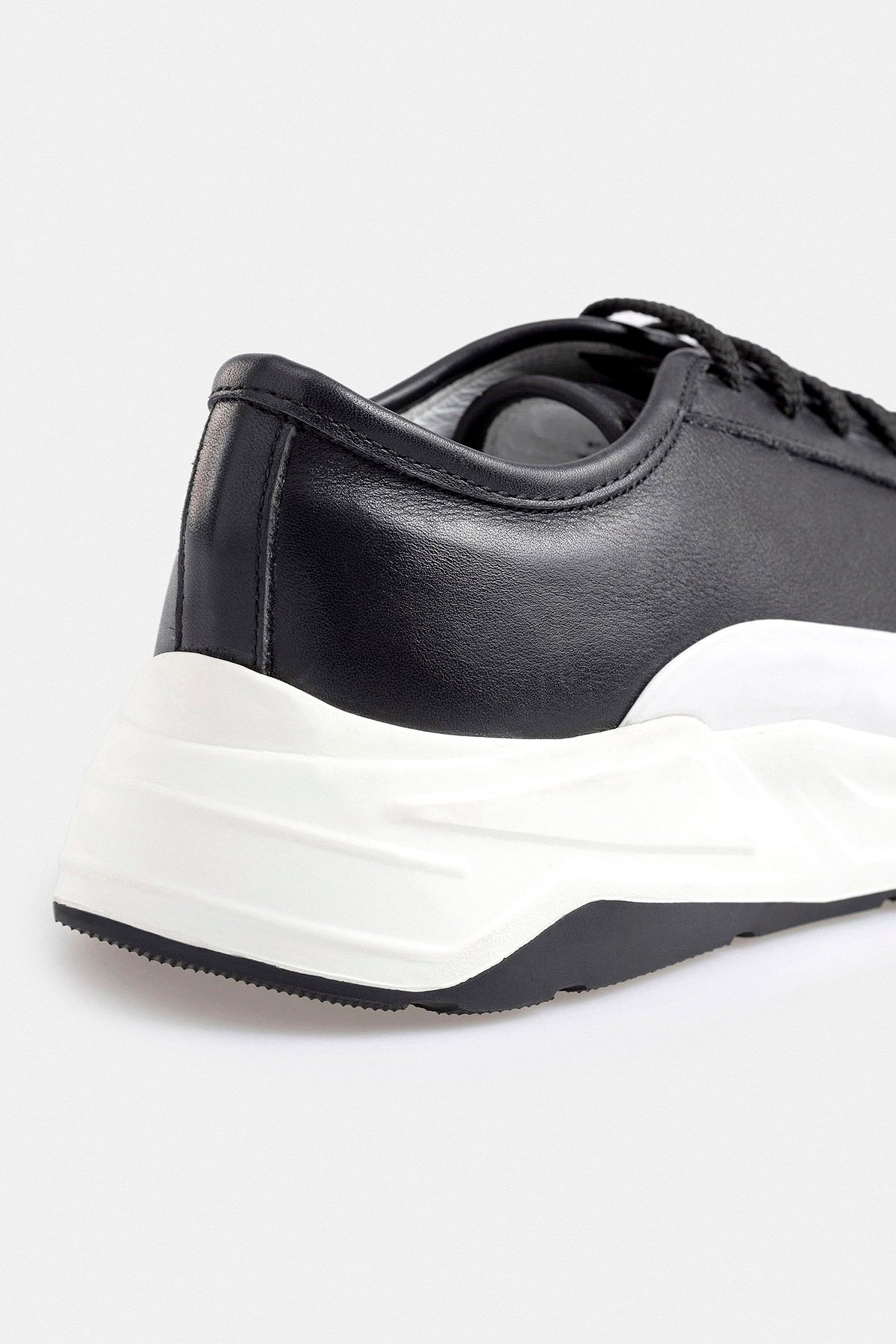 Siyah Beyaz Deri Sneaker Ayakkabı