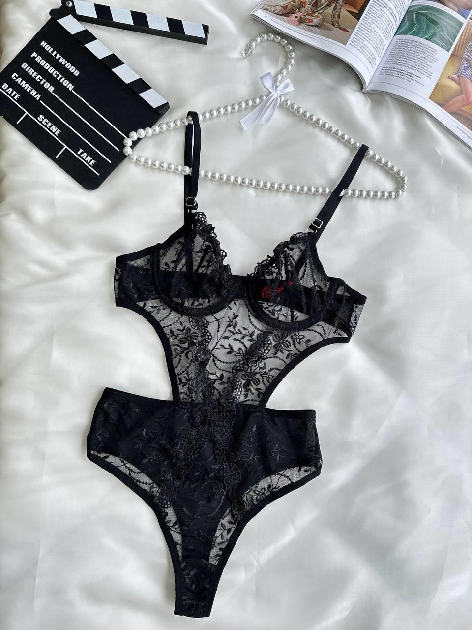 Aria's Closet Çiçek Desenli Siyah Bodysuit