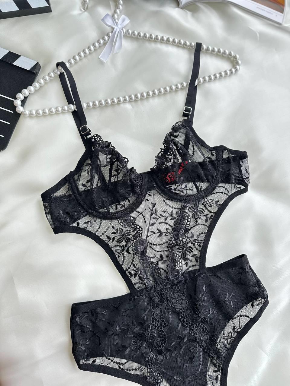 Aria's Closet Çiçek Desenli Siyah Bodysuit
