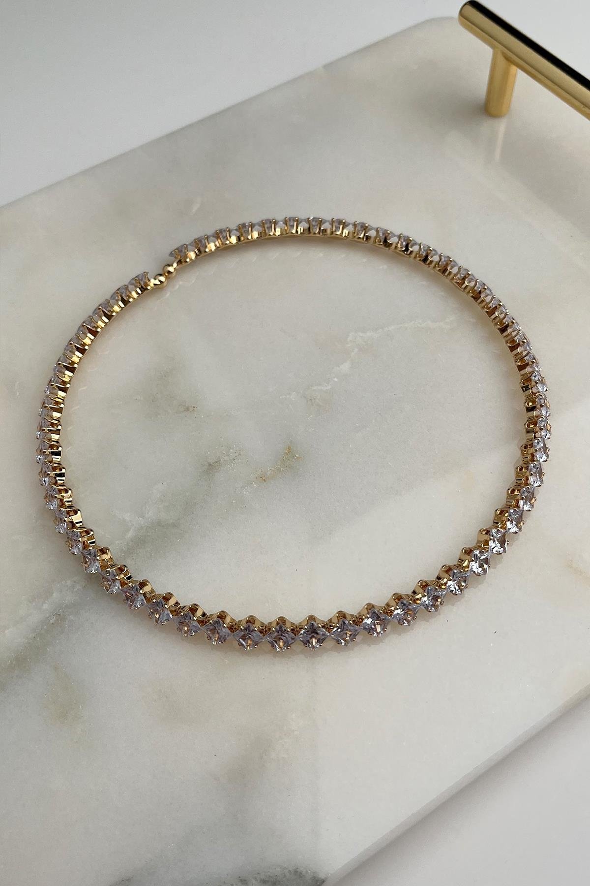 Kare Zirkon Taş Sıralı Yaylı Su Yolu Choker Kolye