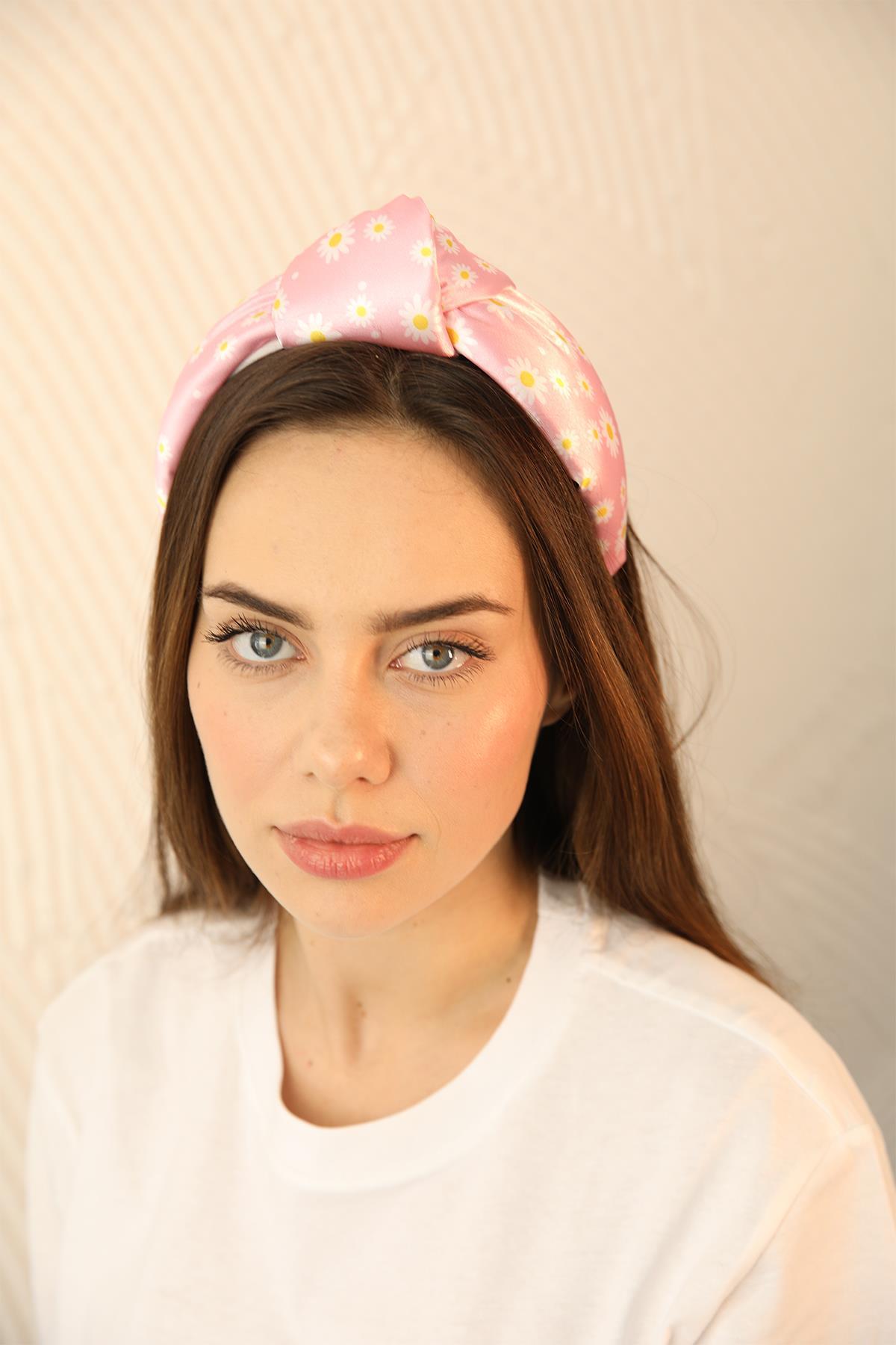 Pembe Papatya Desenli Taç