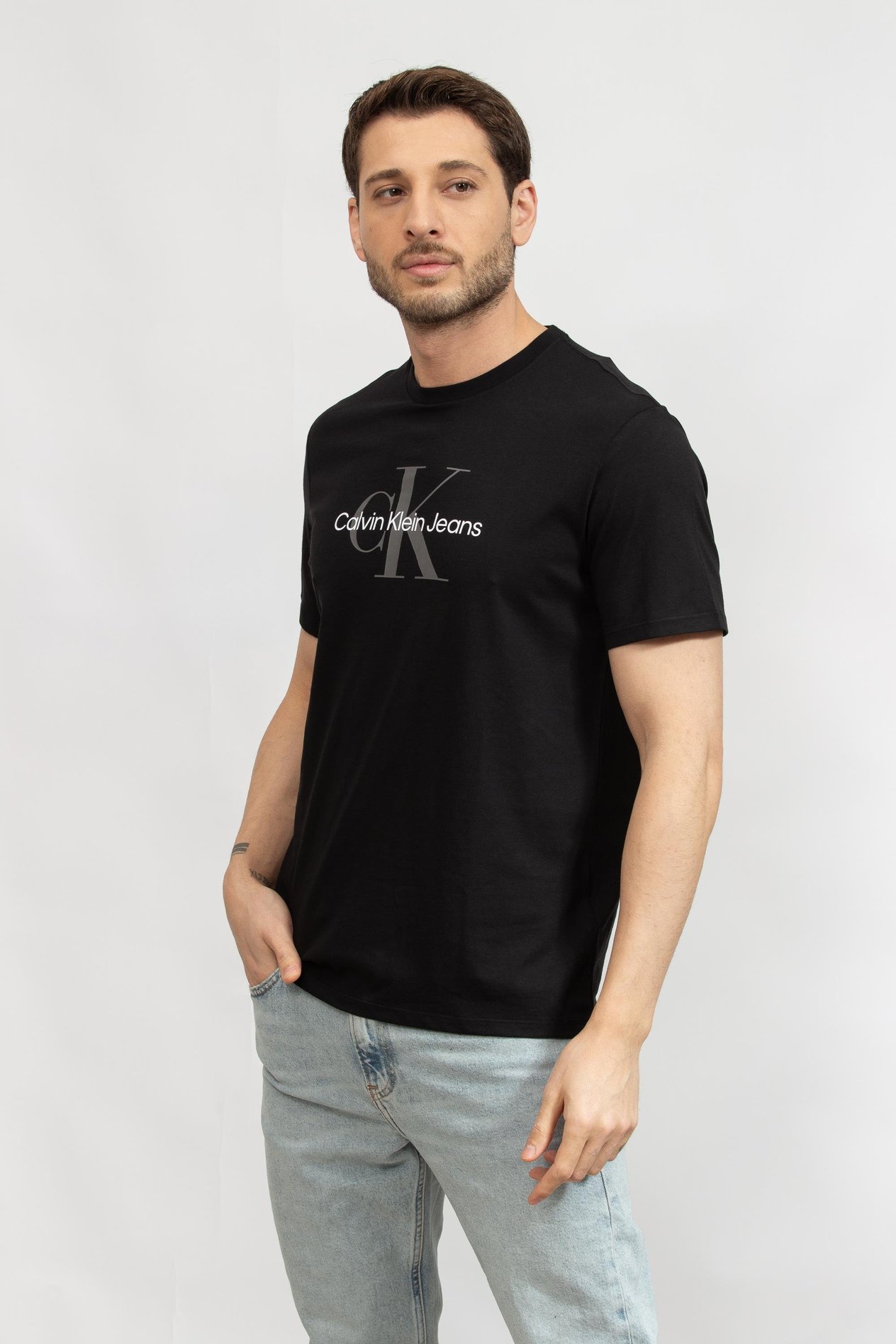 calvin-klein-erkek-bisiklet-yaka-t-shi-40e1-a.jpg
