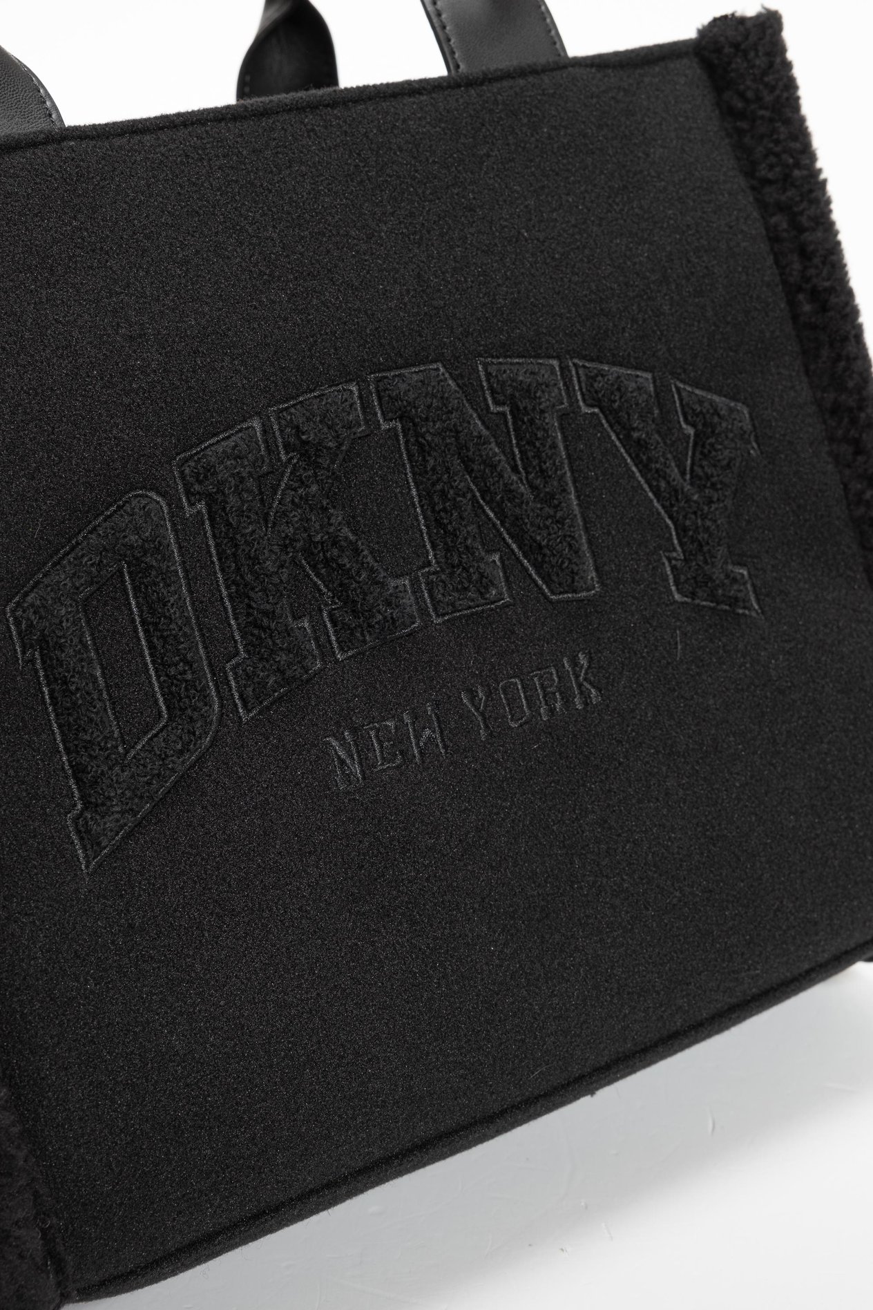 dkny-kadin-omuz-cantasi-fd-cf9.jpg